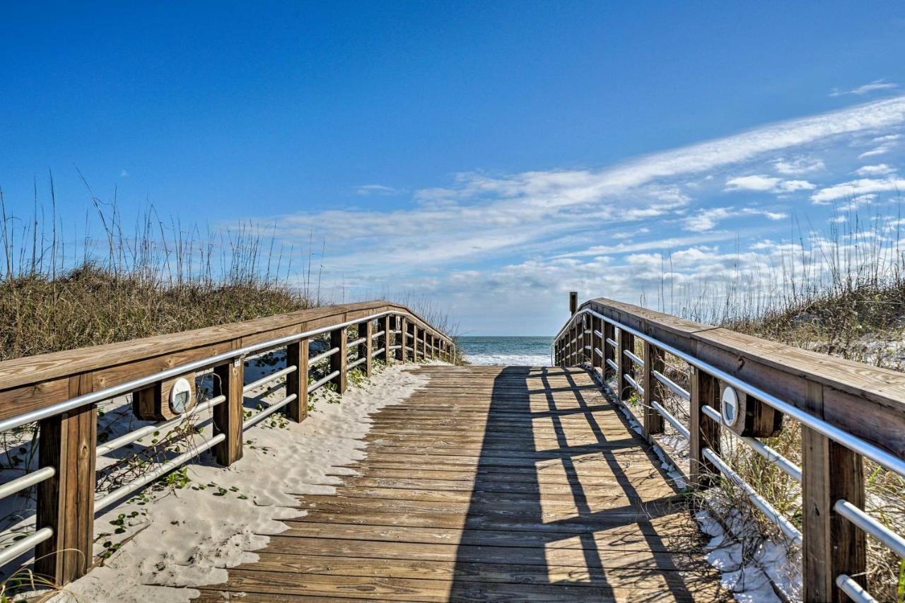 Breezy Beach Retreat With 180-Degree Ocean Views! Apartment Carolina Beach Bagian luar foto